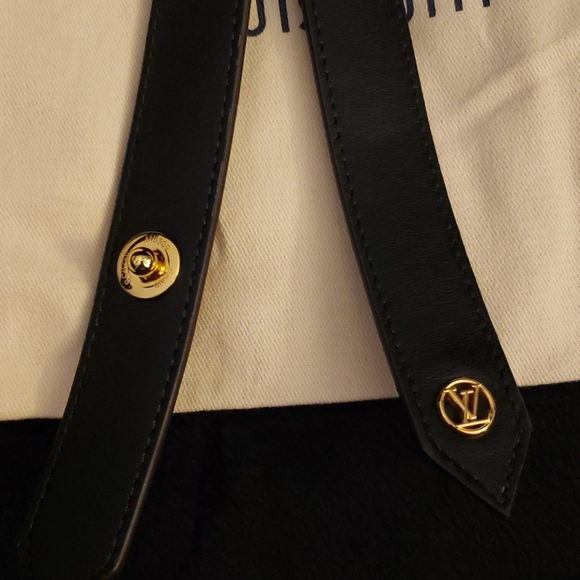 **SOLD** LV Tie The Knot 25MM Reversible Belt - Picture 4 of 7